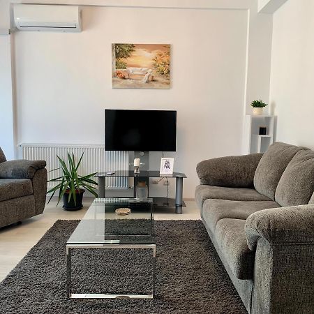 Luxor Apartment Otopeni 3 Luaran gambar
