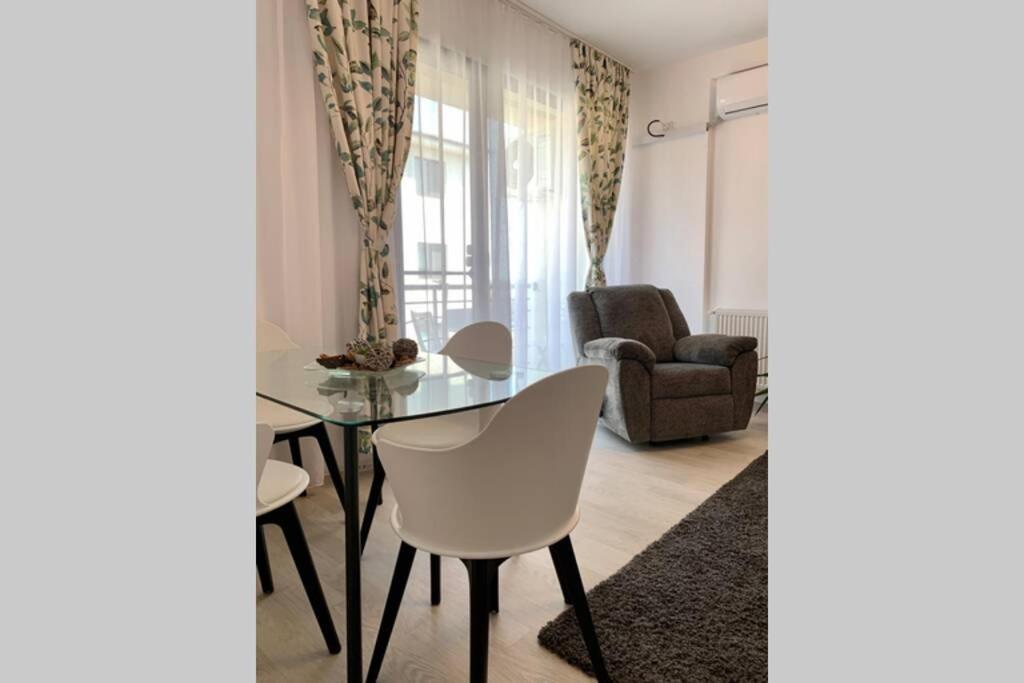 Luxor Apartment Otopeni 3 Luaran gambar