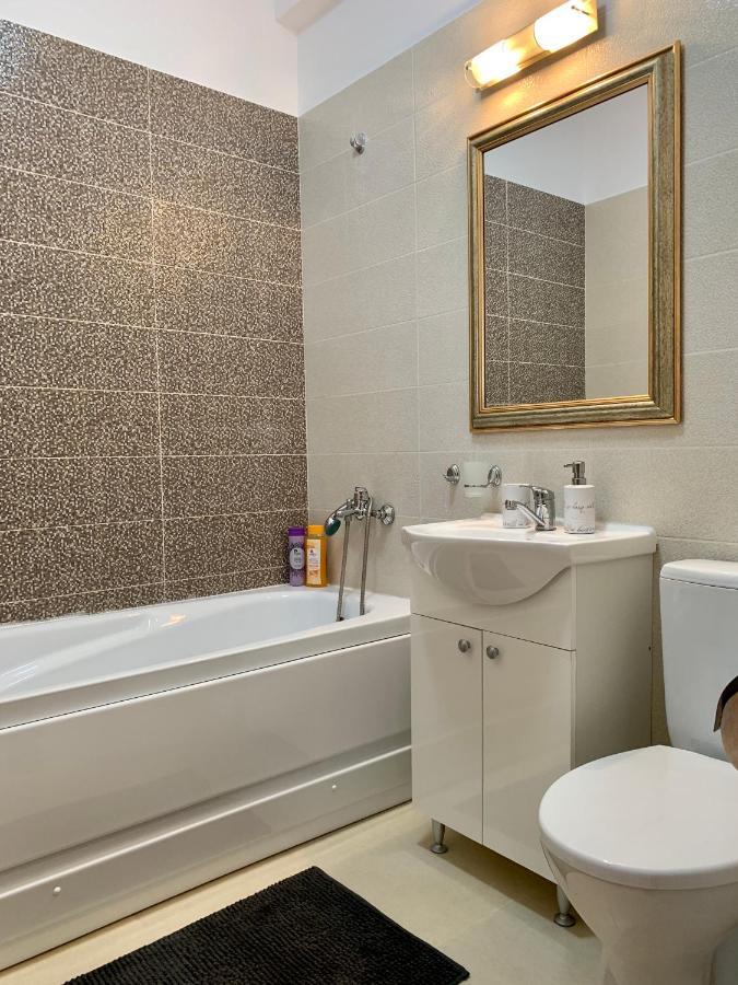 Luxor Apartment Otopeni 3 Luaran gambar