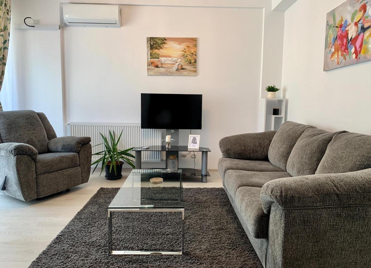 Luxor Apartment Otopeni 3 Luaran gambar
